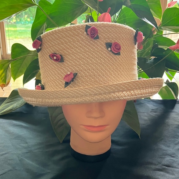 Elegant Cream Beige Hat with Pink Floral Accents - Picture 1 of 4